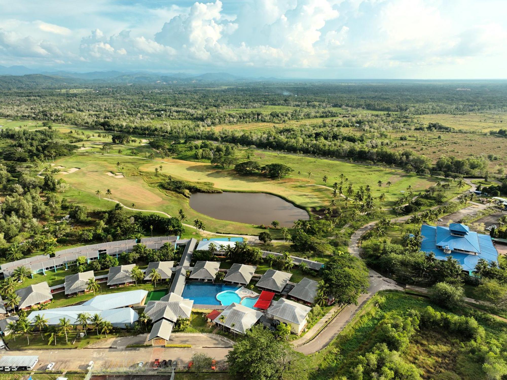 Artitaya Borneo Golf & Resort Papar Ngoại thất bức ảnh