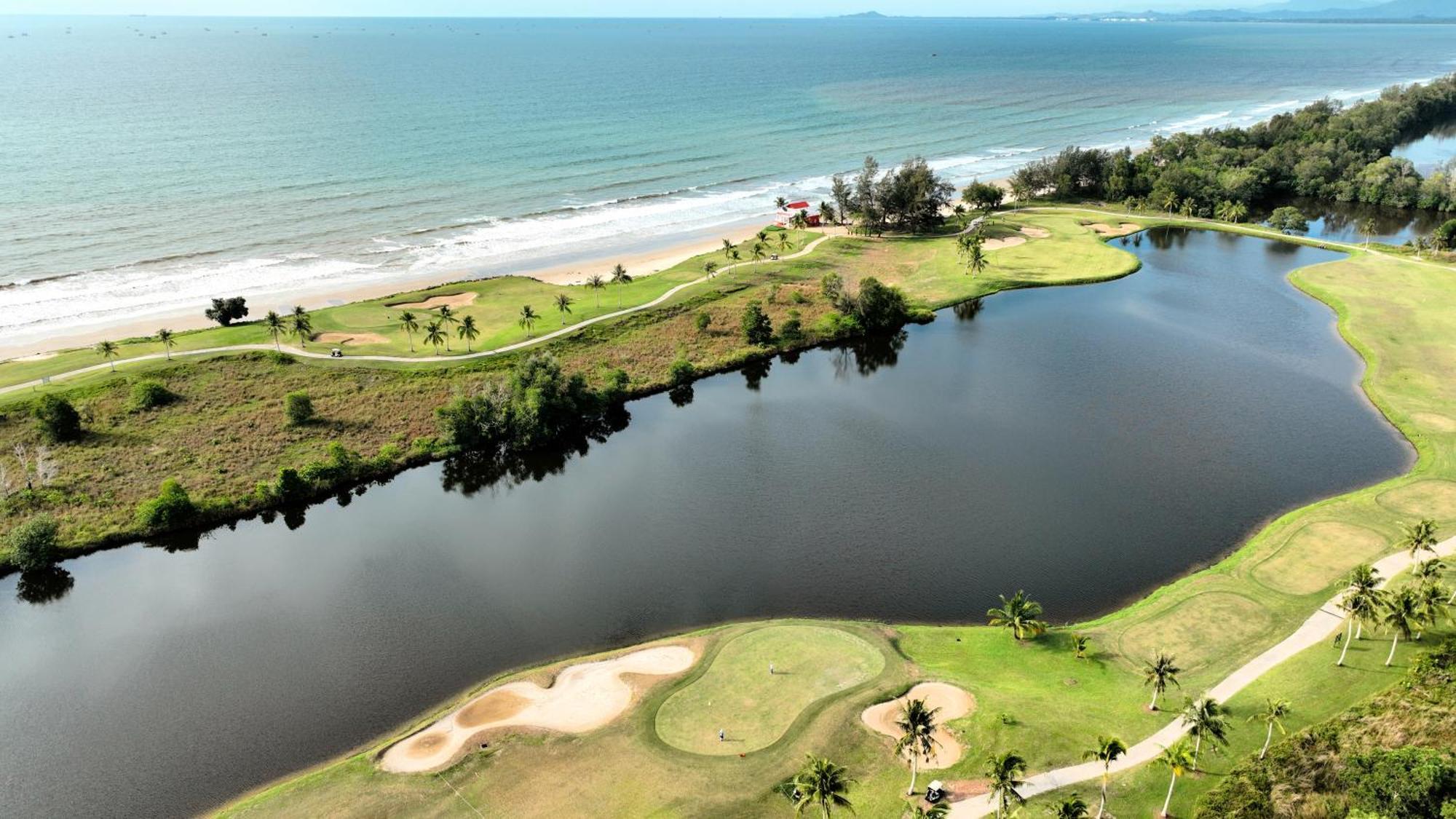 Artitaya Borneo Golf & Resort Papar Ngoại thất bức ảnh