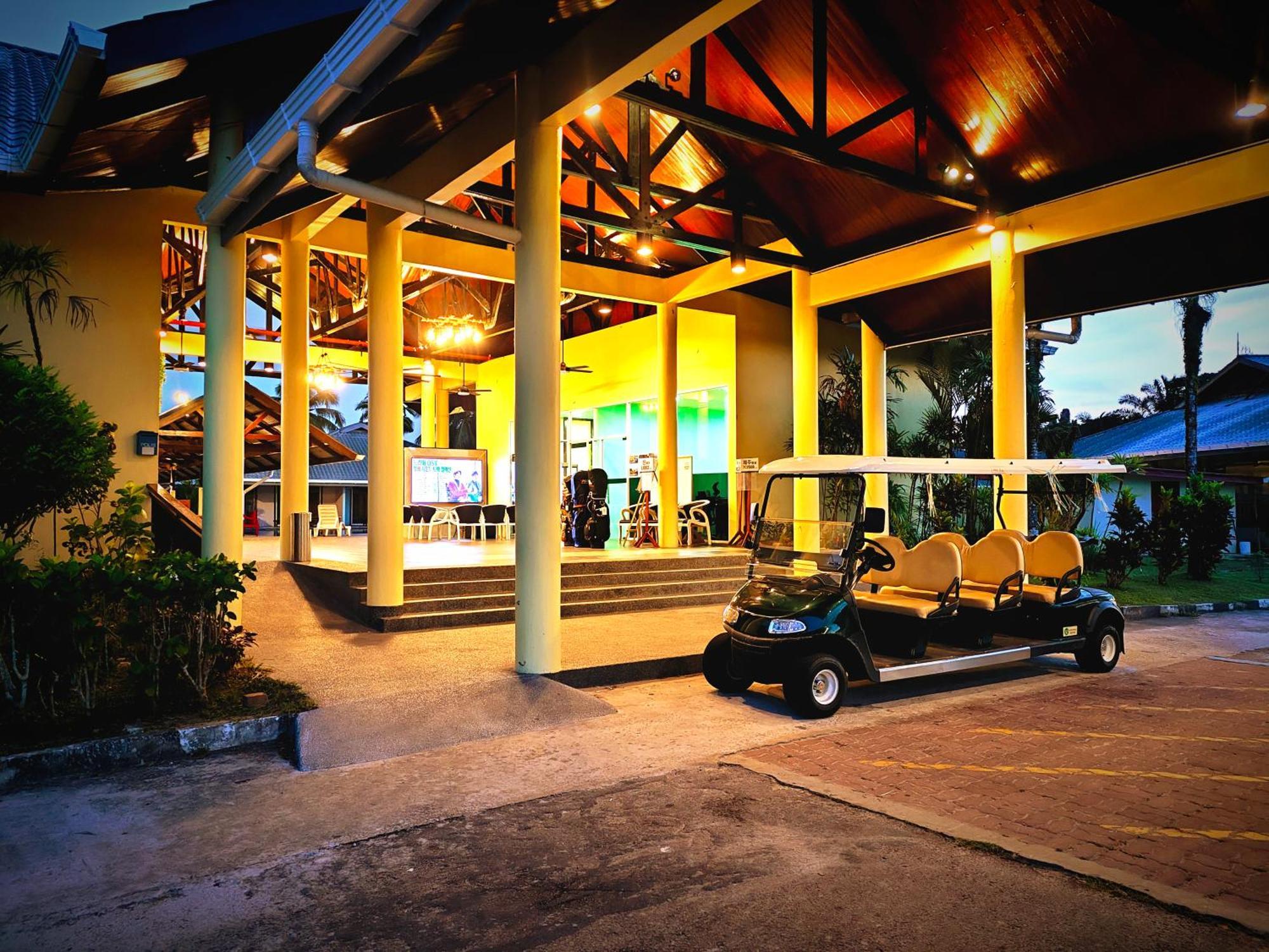 Artitaya Borneo Golf & Resort Papar Ngoại thất bức ảnh